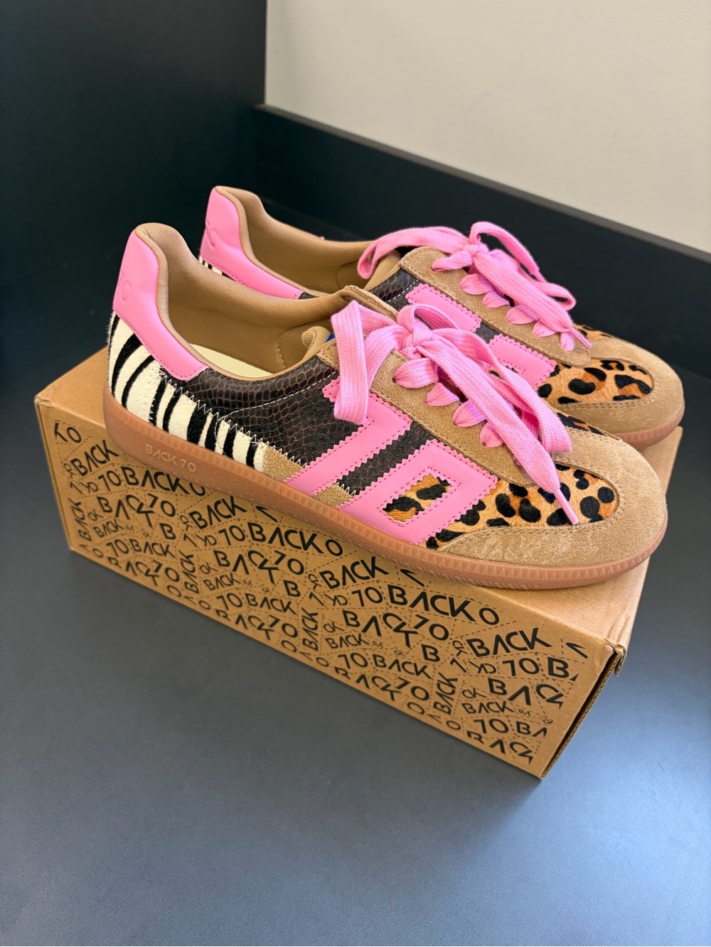 Back 70’s sneakers, NWT! Size 8